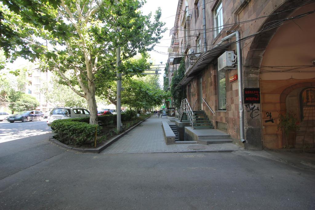 Studio With Balcony On Sayat Nova Avenue Erivan Exterior foto